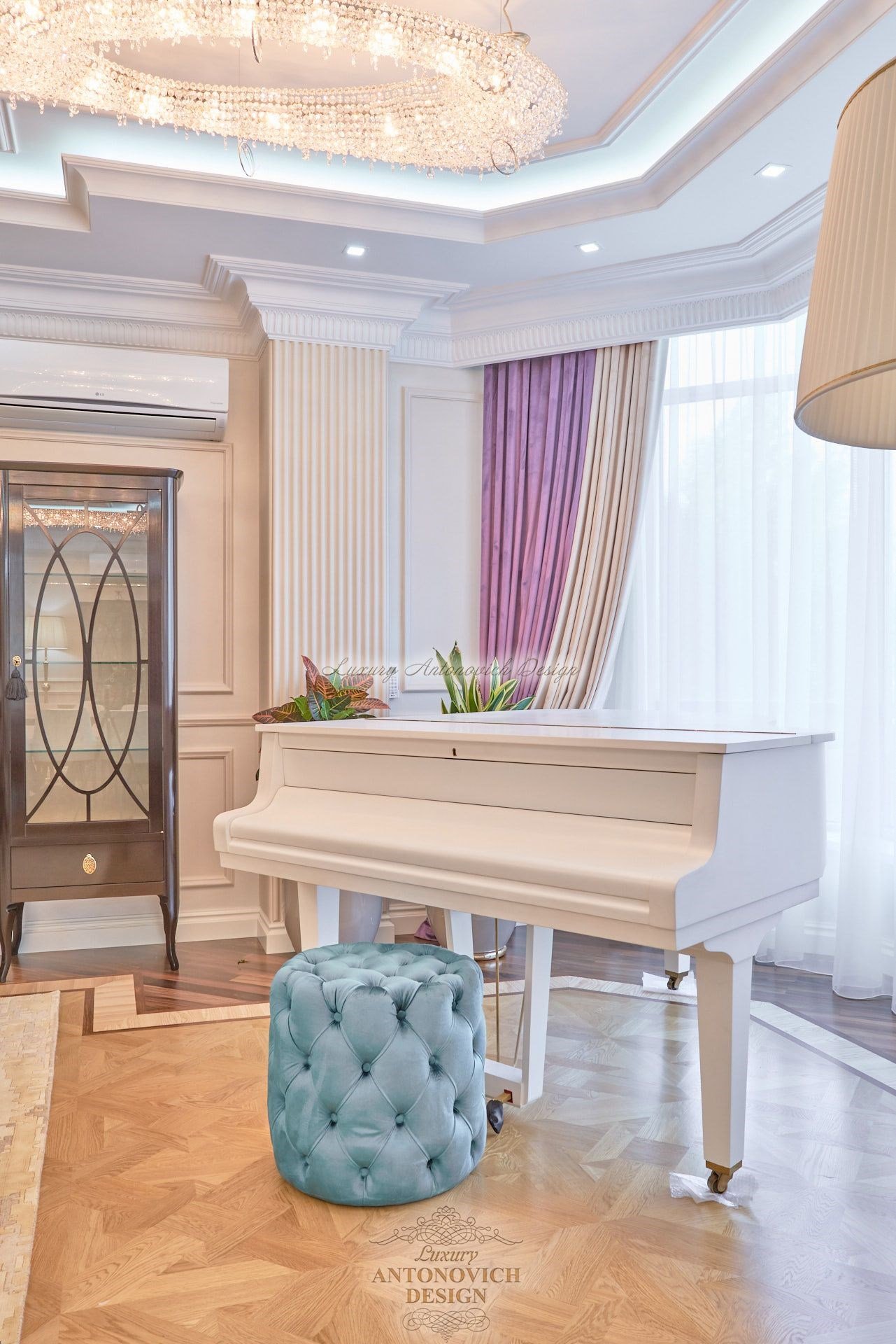 Фешенебельный дизайн интерьера хозяйской спальни в стиле новая классика, квартира в Нур-Султане