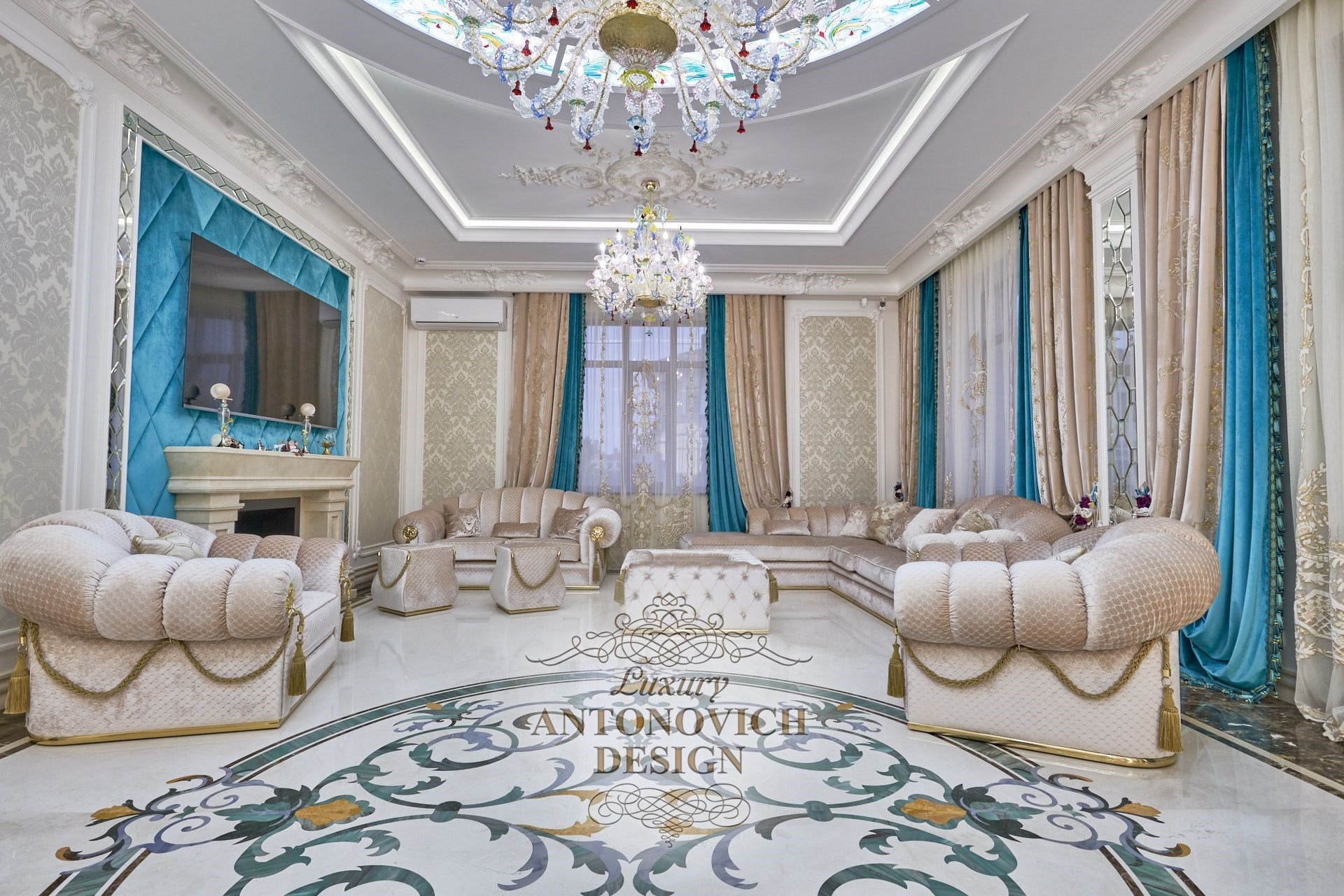 Изысканные шторы в интерьере гостиной в классическом стиле