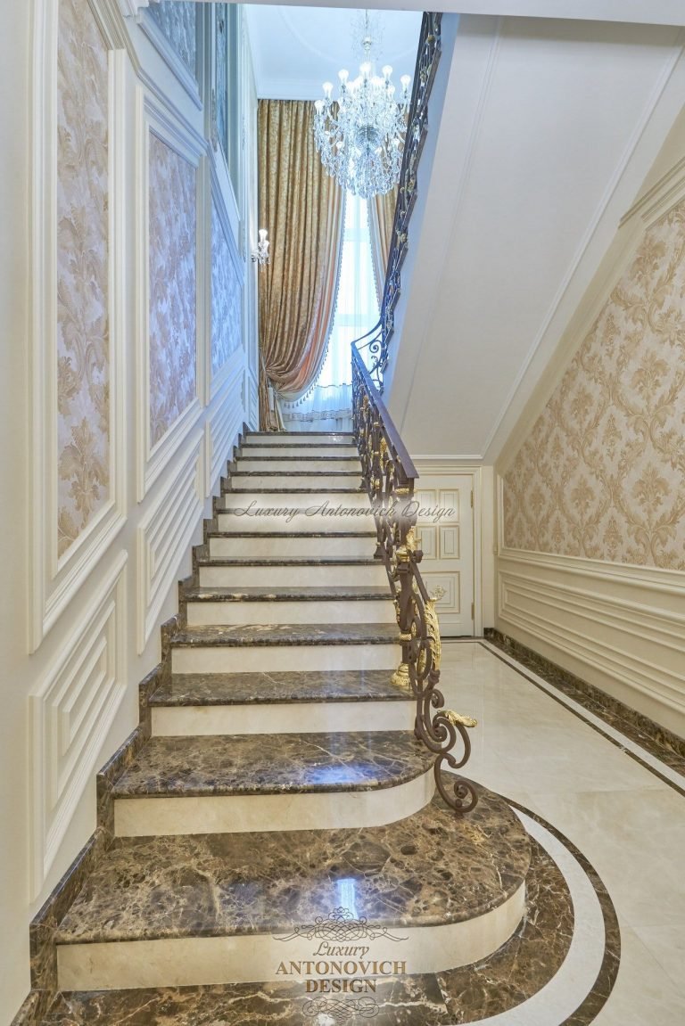 Роскошные шторы в классическом стиле, лестница, коттедж Астана