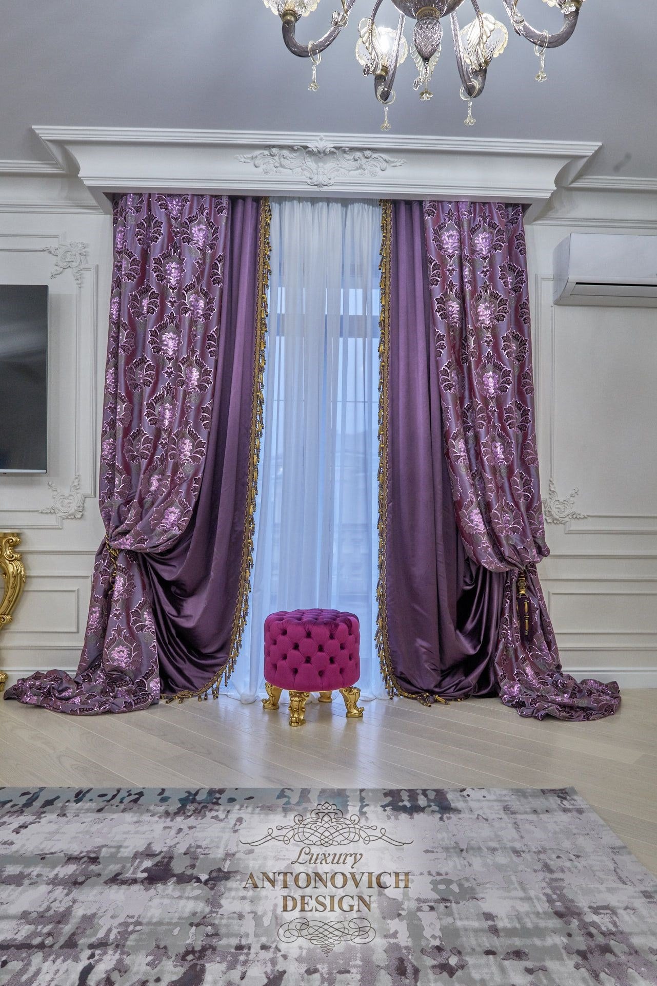 Роскошная спальня в классическом стиле в коттедже в Астане