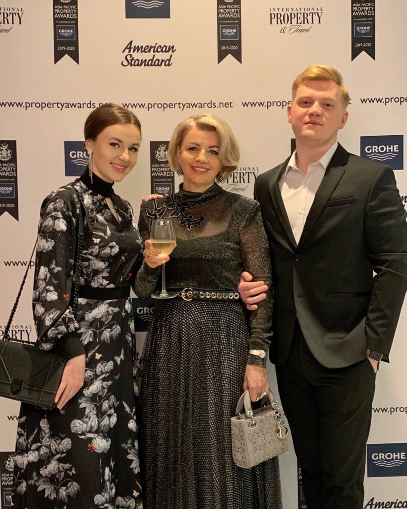 Светлана Антонович (Svitlana Antonovich) победила в конкурсе The Asia Pacific Property Awards 2019-2020 с проектом Luxury House в категории: retail interior for Kazakhstan. На фото Светлана Антонович, Елена Антонович, Дмитрий Коротчук