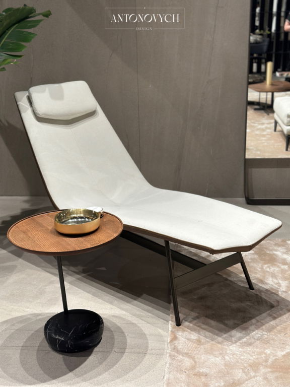 Уличный шезлонг